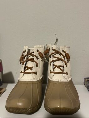 Sperry Women's White Upper Tan Rubber Duck Boots